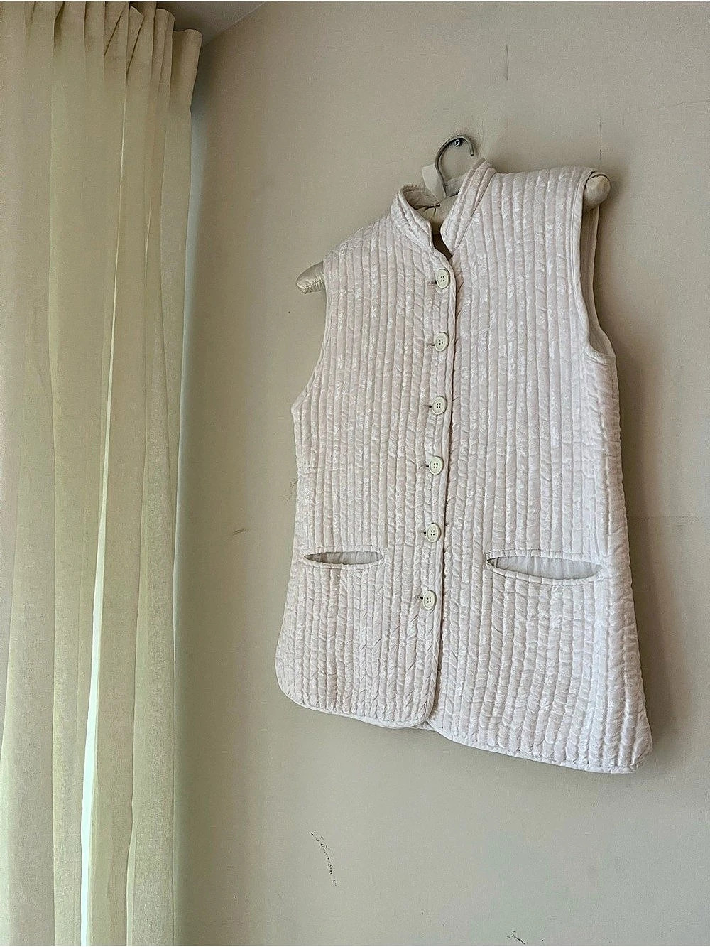 Quilted Button-Front Vest in White Like New